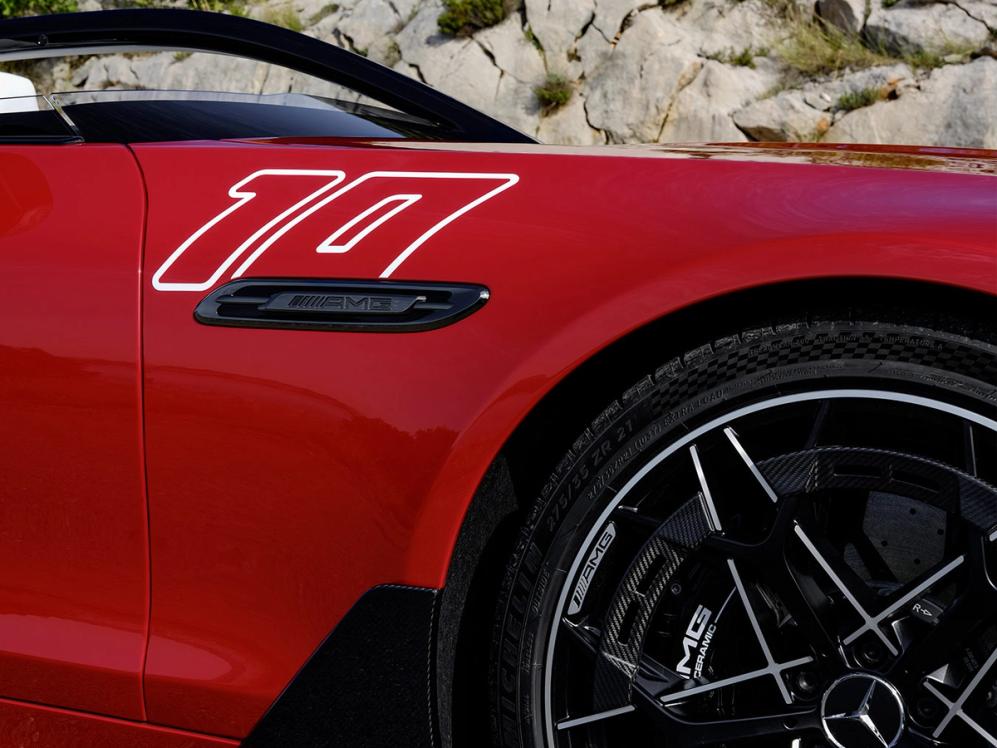 Close-up AMG ceramic high-performance composite braking system in PureSpeed.