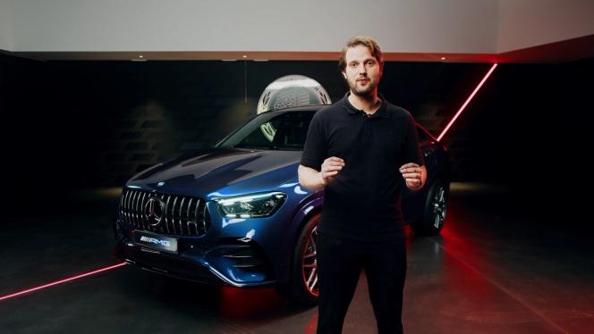 Product manager standing in a show room in front of the Mercedes-AMG GLE 53 Coupé