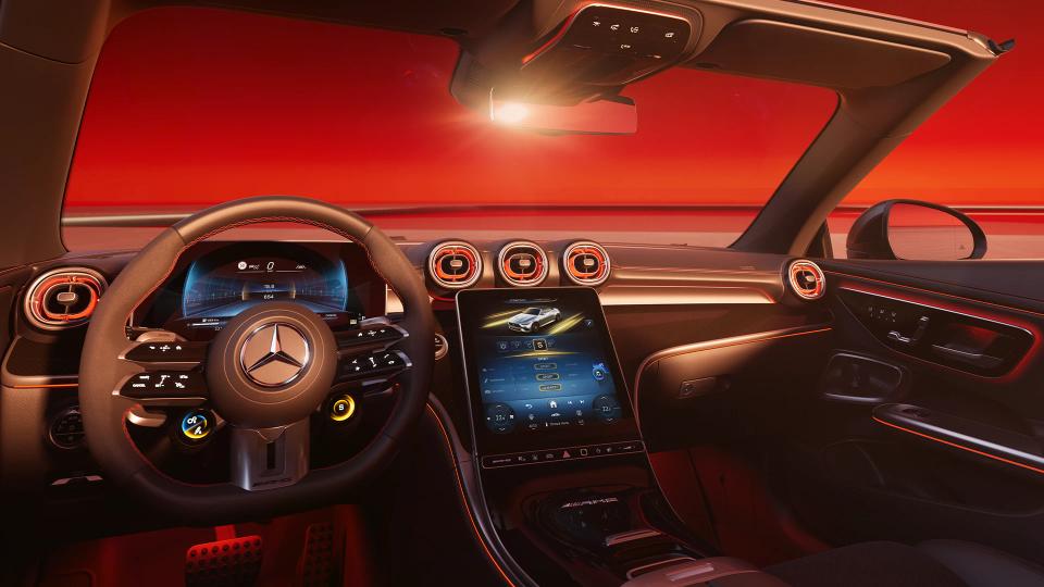 Dashboard and console of the Mercedes-AMG CLE Cabriolet