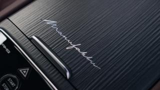 The MANUFAKTUR lettering on the centre console of a Mercedes-AMG.