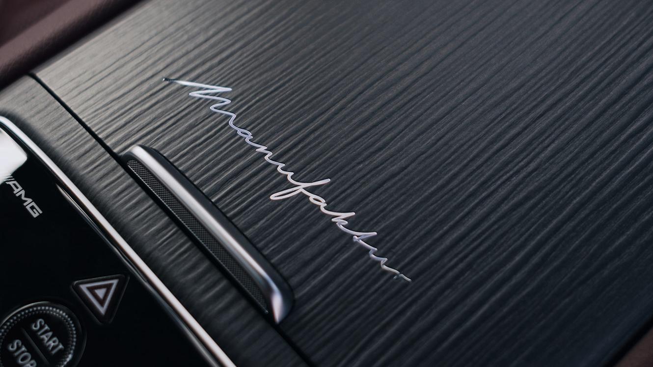 The MANUFAKTUR lettering on the centre console of a Mercedes-AMG.